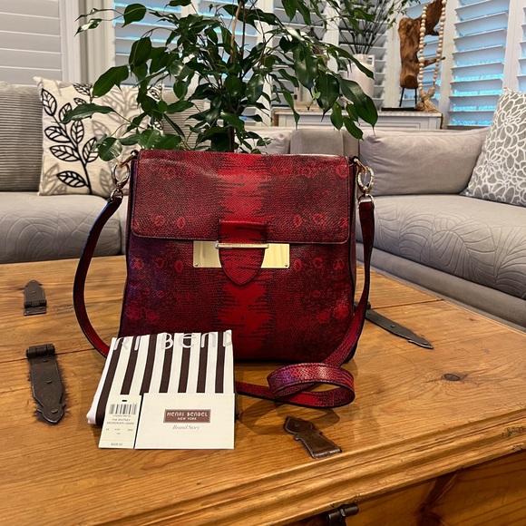 HENRI BENDEL NWOT $428 The Whitney Lizard  Messenger Bag w/ dust bag - Picture 6 of 16